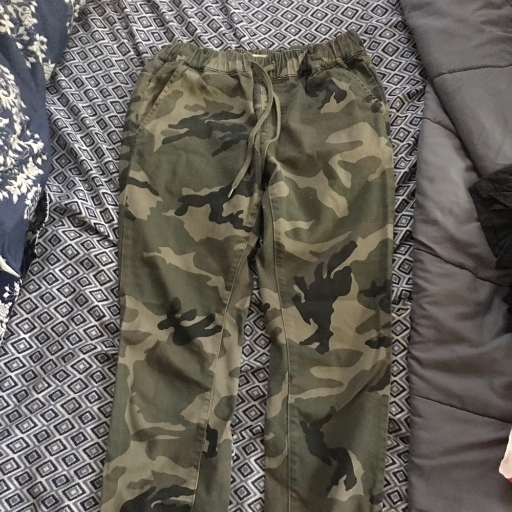 Pacsun camo joggers